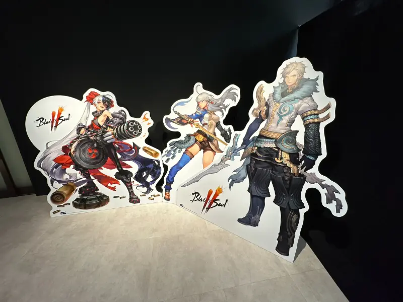 ブレソ2_等身大パネル